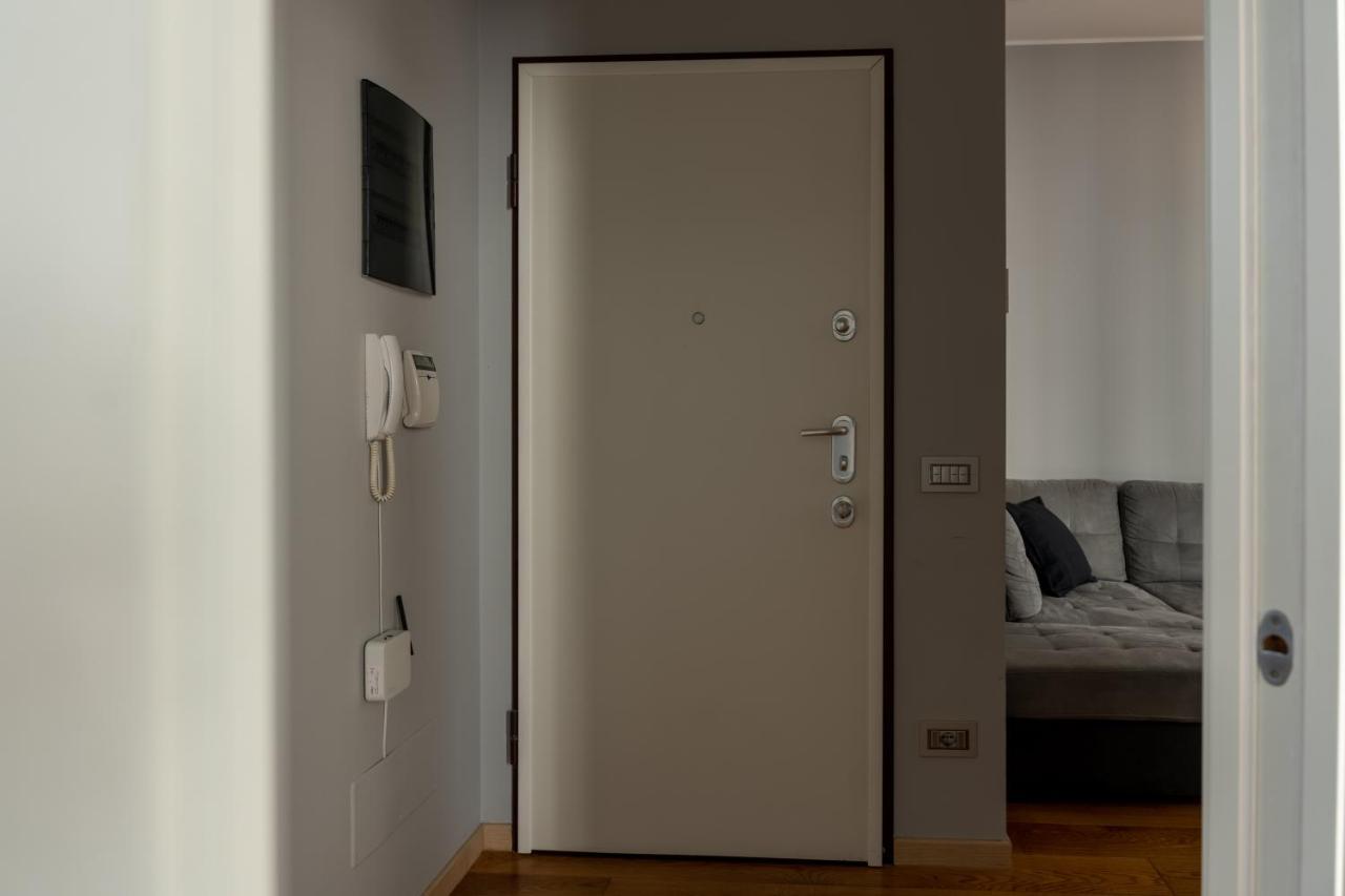 5 Min Duomo Luxury Home In Brera Design District Milán Exterior foto